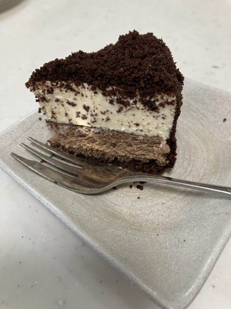 北海道ルタオチョコチーズケーキカット