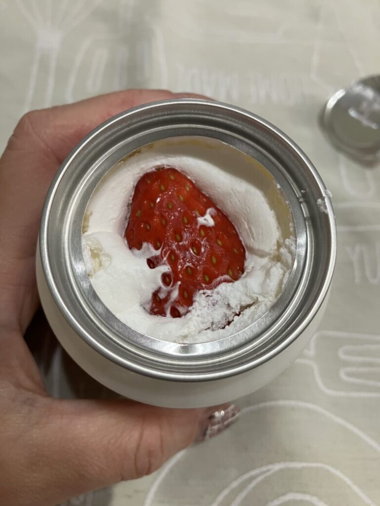 ぜんめいフルーツケーキ缶のイチゴ