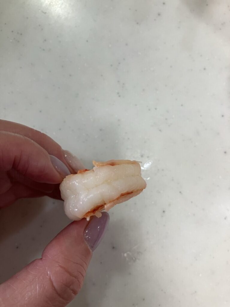 背わたがきれいに処理されたえび